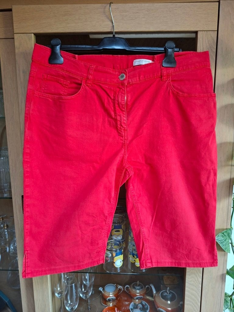 Liberty Island: Rode bermuda (Maat 46 / XL), Kleding | Dames, Broeken en Pantalons, Kort, Maat 46/48 (XL) of groter, Gedragen