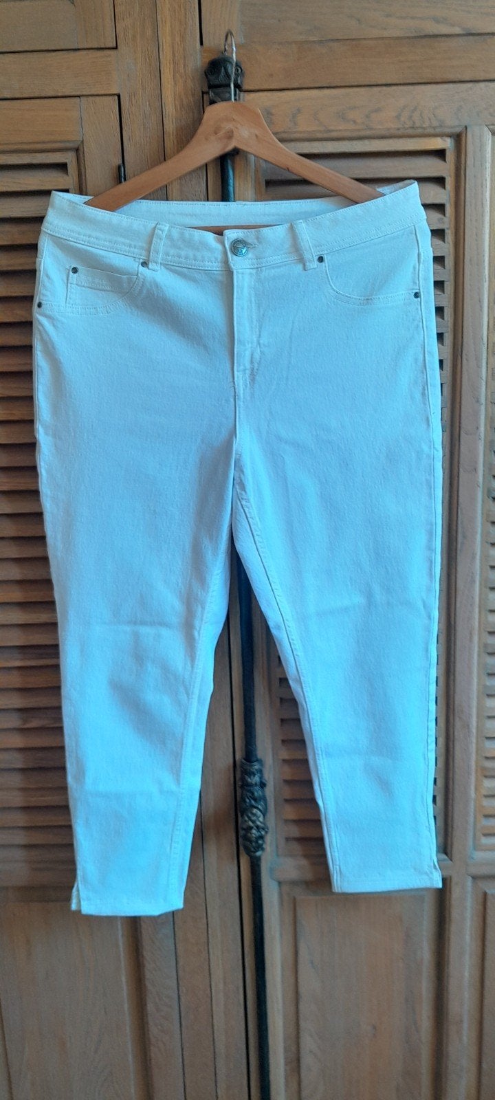 Witte stretch broek large., Wit, Maat 42/44 (L), Ophalen of Verzenden, Zo goed als nieuw