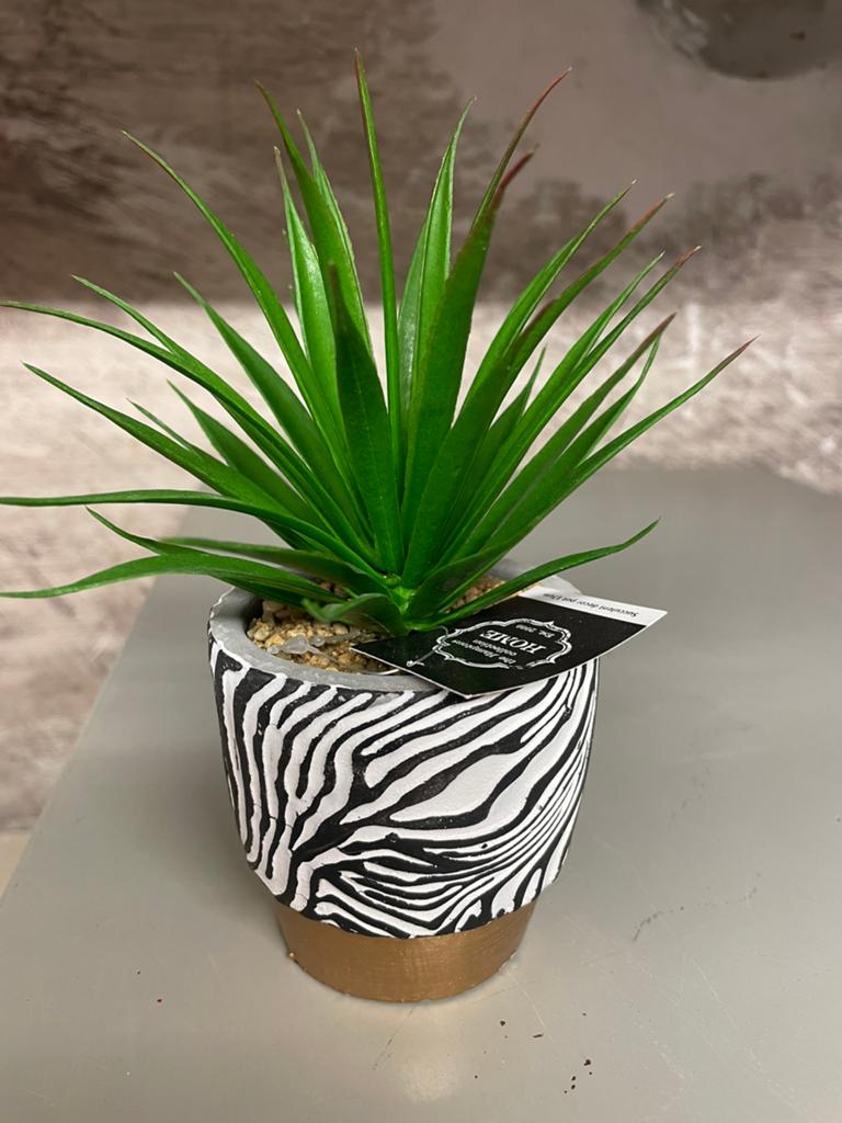 Nieuw namaakplantje klein, Ophalen of Verzenden, Zo goed als nieuw