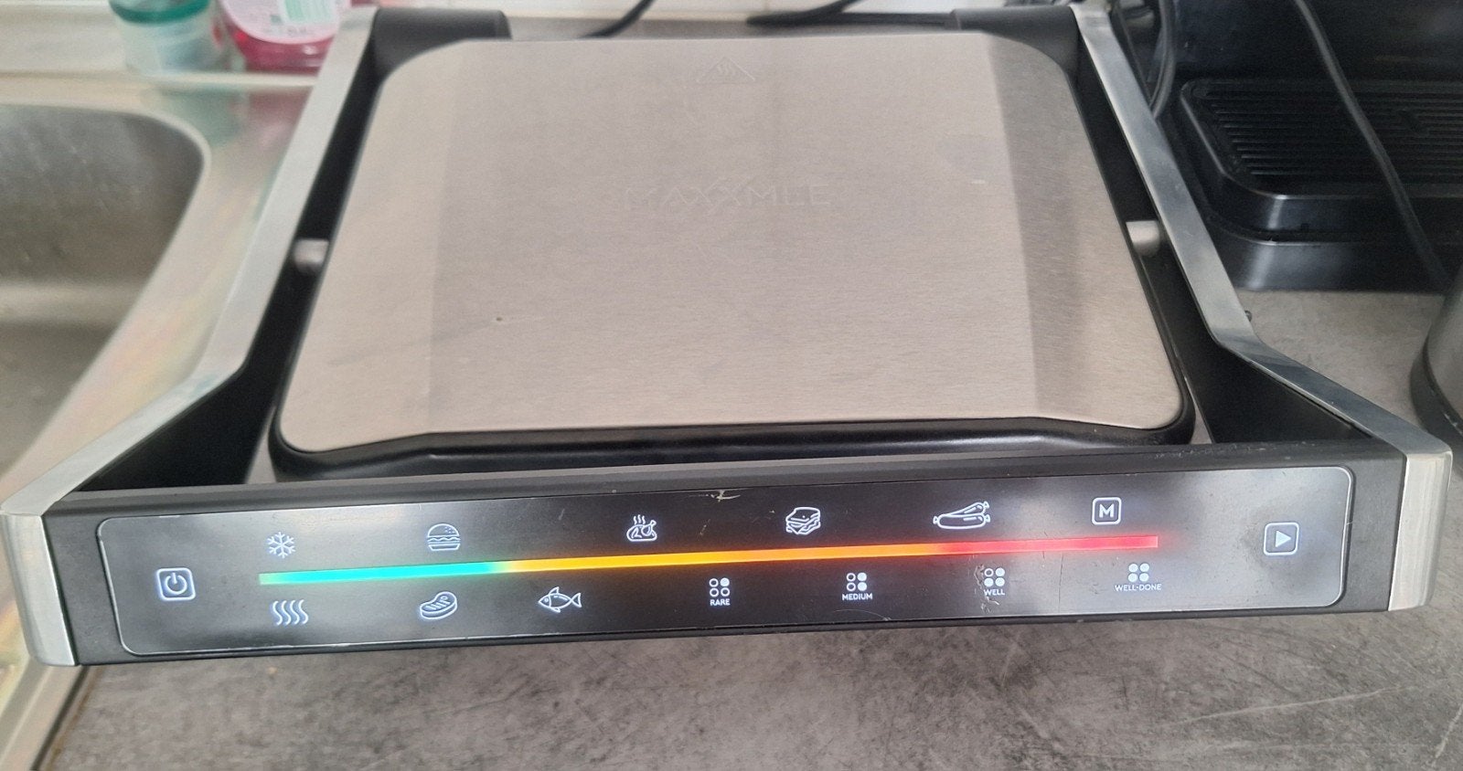 MAXXMEE 2000 Watt digitale grill. TB-status 

Zeer goede con, Auto-onderdelen, Ophalen