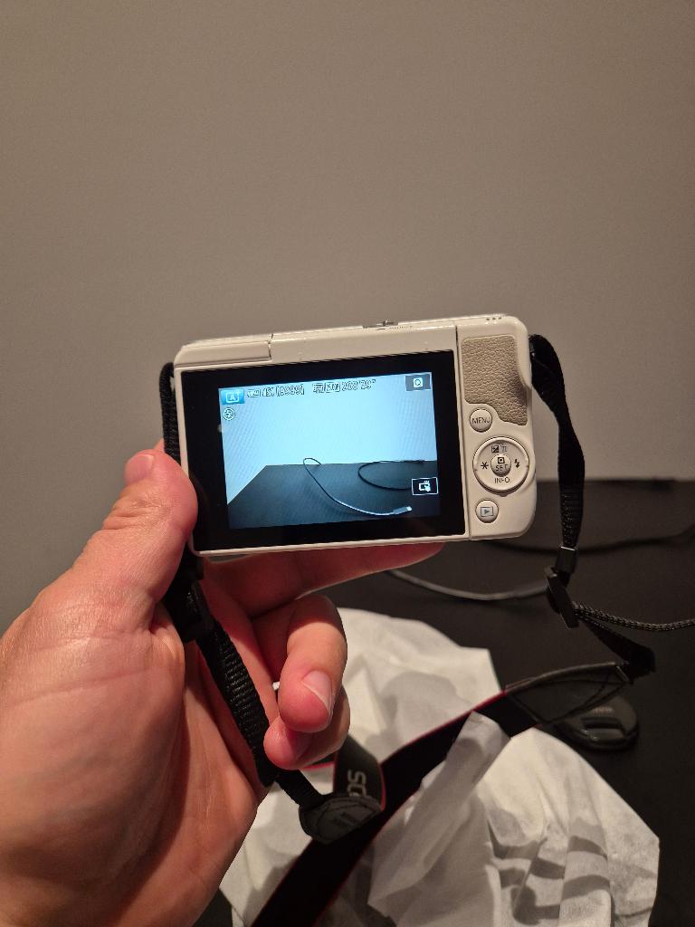 Canon EOS M10 Wit (Incl. 15-45mm Lens & 64GB SD), TV, Hi-fi & Vidéo, 18 Mégapixel, Canon, Moins de 4 fois, Compact