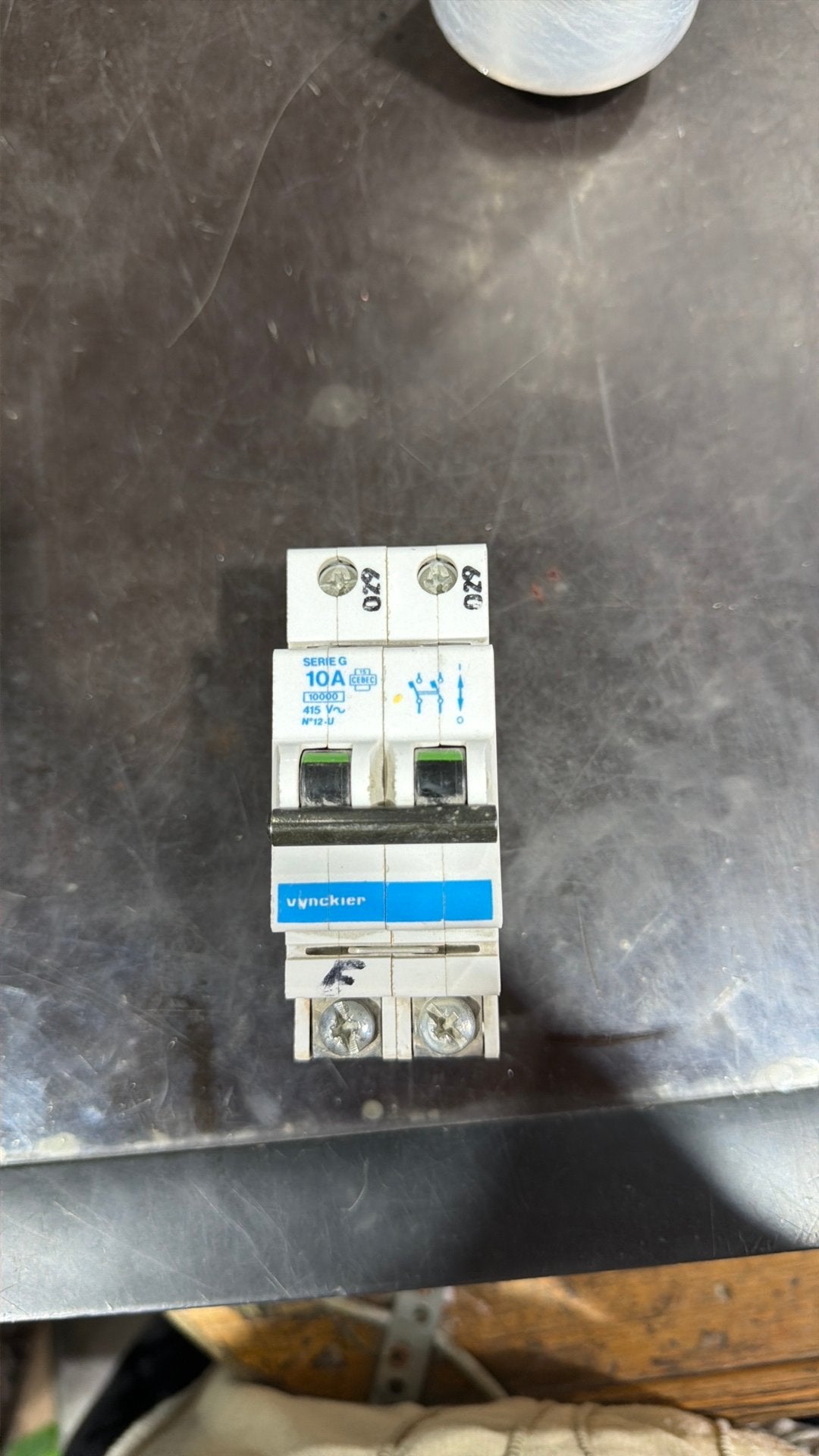 VYNCKIER AUTOMAAT 2P 10A, Enlèvement, Comme neuf