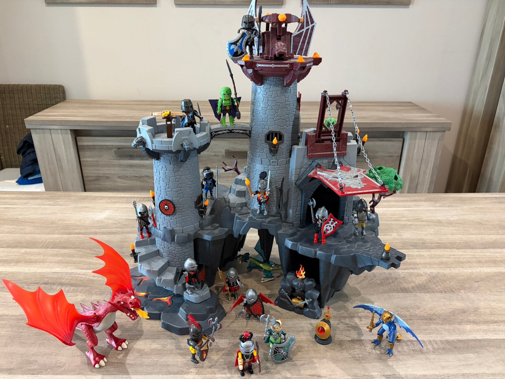 Grote zwarte drakenburcht van playmobile met ridders, Ophalen, Zo goed als nieuw