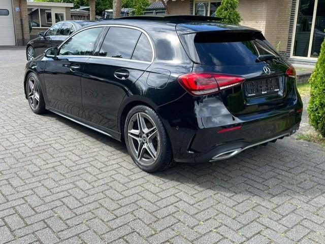 Mercedes-Benz A-klasse 180 d AMG LINE PANORAMADAK NAVI CAMER, Auto's, Mercedes-Benz, Automaat, Gebruikt, 116 pk, Leder en Stof