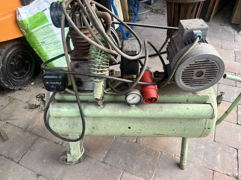 Compressor (2 stuks), Doe-het-zelf en Bouw, Compressors, Gebruikt, 6 tot 10 bar, 25 tot 100 liter, Minder dan 200 liter/min, Mobiel