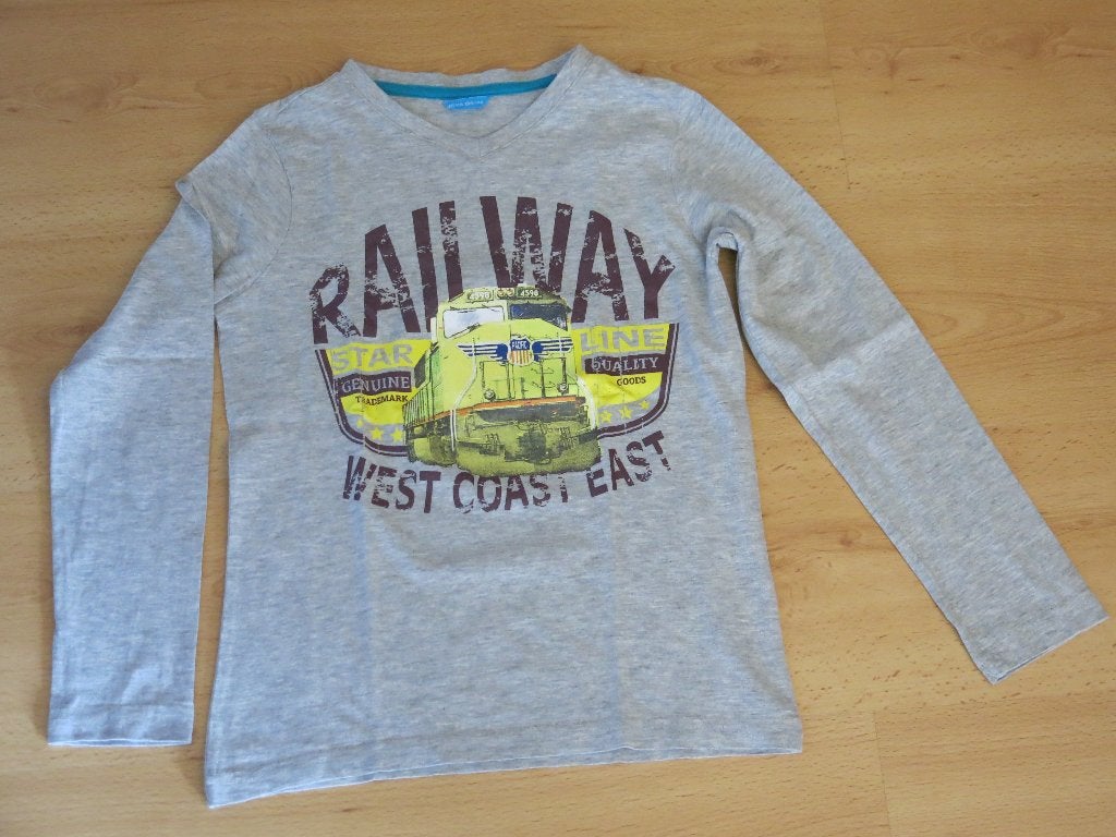 Een longsleeve met trein op, maat 134-140, nieuw, Enfants & Bébés, Vêtements enfant | Taille 134, Enlèvement, Neuf, Garçon, Chemise ou À manches longues