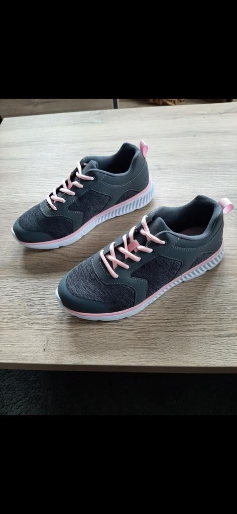 Nouvelles baskets pour femmes en taille 37 - 38 - 40, Enlèvement ou Envoi, Sneakers et Baskets