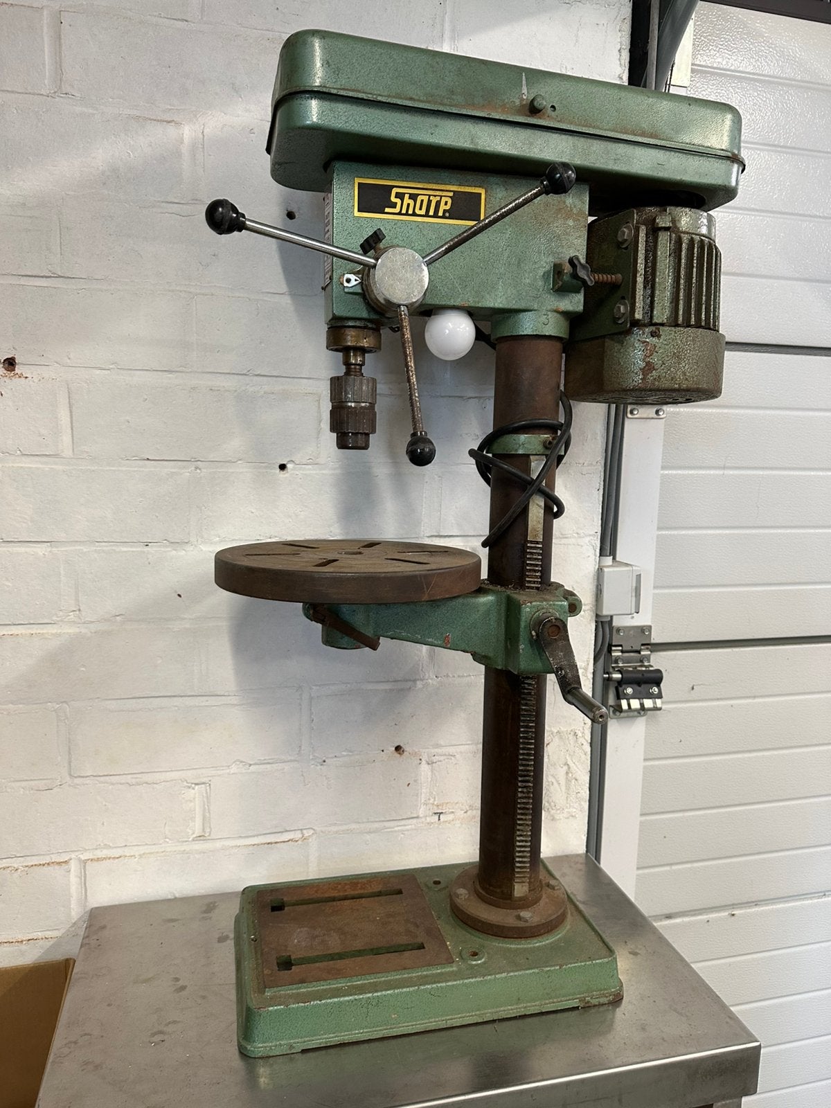 Professionele kolomboormachine SHARP SE 330 B, Ophalen, Gebruikt, Variabele snelheid, Minder dan 400 watt