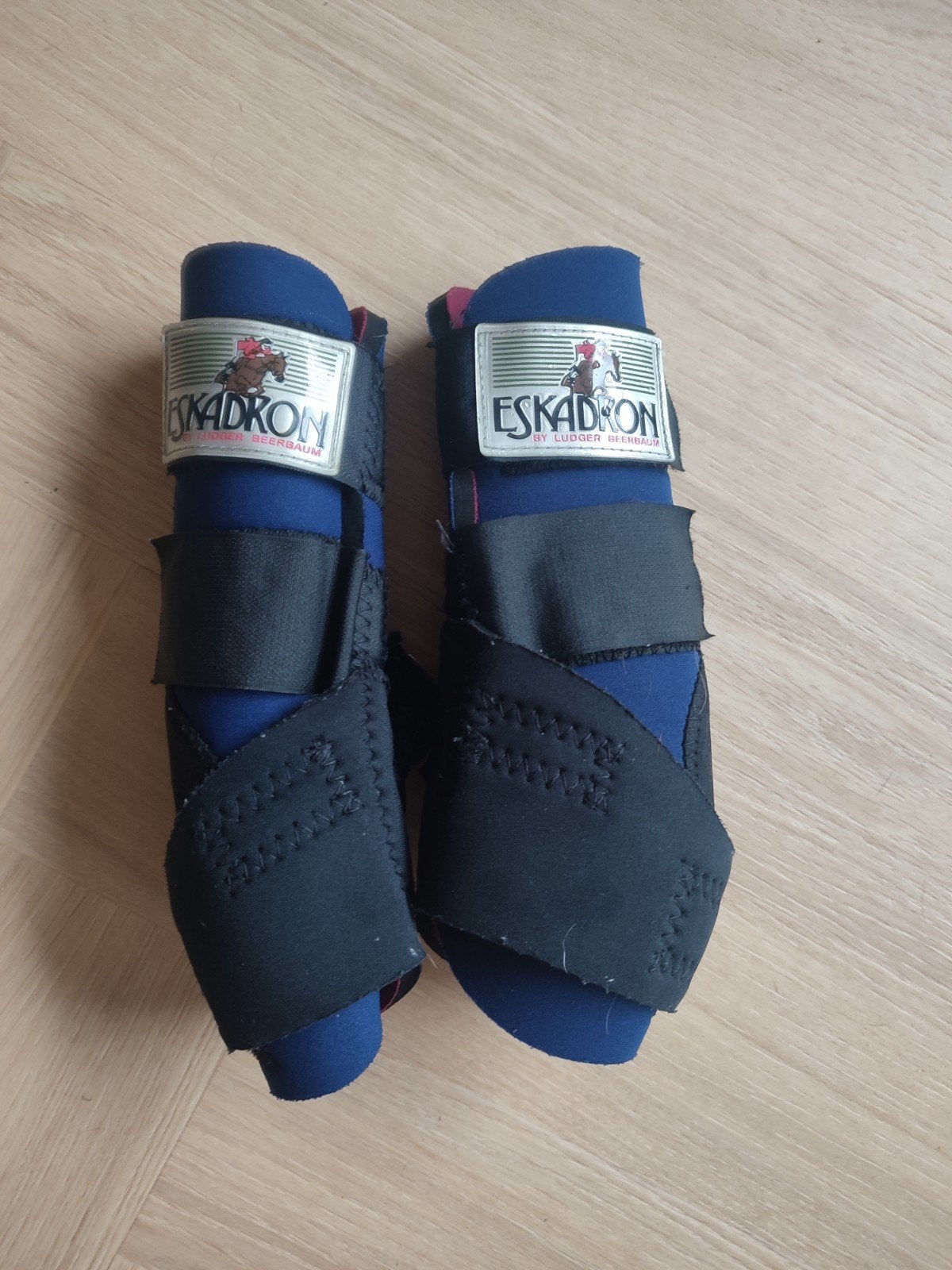 Eskadron peesbeschermer Voorbeen V2 - neopreen, Ophalen, Rijden, Eskadron, Beenbeschermers