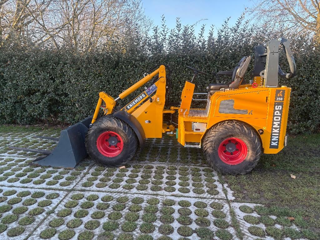 Kniklader Knikmops 250, Ophalen, Wiellader of Shovel