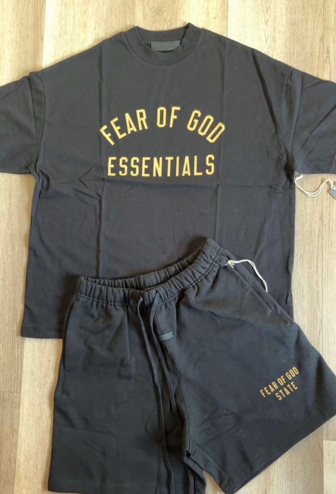 Essentiels, Enlèvement ou Envoi, Neuf