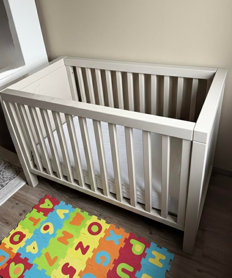 Prachtige Quax Babykamer: Bedje + Commode (NIEUW in doos!), Kinderen en Baby's, Ophalen, Zo goed als nieuw