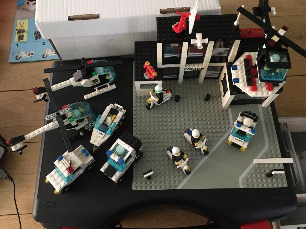Lego politiebureau, Kinderen en Baby's, Speelgoed | Duplo en Lego, Ophalen of Verzenden, Zo goed als nieuw, Compleet, Lego