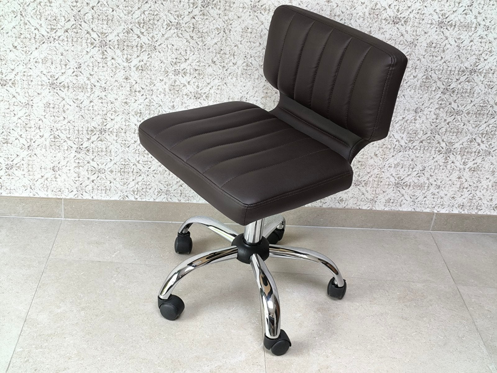 chaisse de bureau roulant brun foncé. (Très bon état!), Brun, Enlèvement, Utilisé, Chaise de bureau