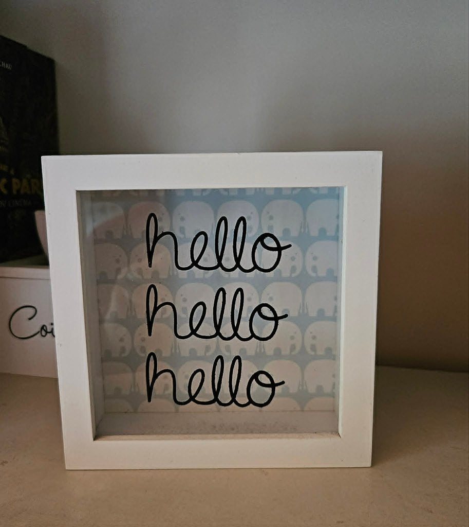 Tirelire HELLO, Enlèvement ou Envoi, Comme neuf, Blanc, Bois