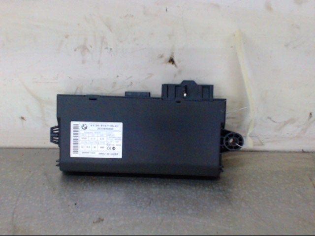 COMMUTATEUR START/STOP BMW 1 serie (E81) (01-2006/09-2012), Utilisé, BMW, Petuelring 130
80809  München, DE, Bayerische Motoren Werke AG