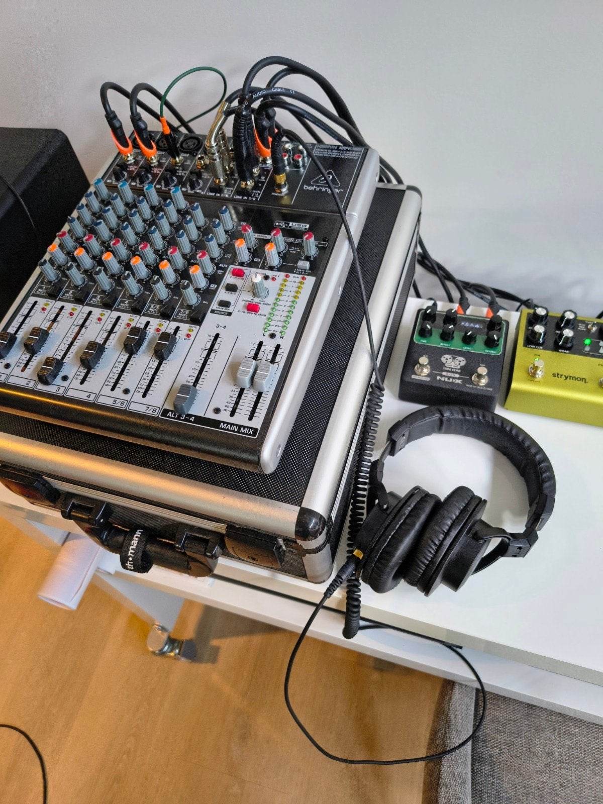 Behringer Xenyx 1204 USB avec étui, Enlèvement