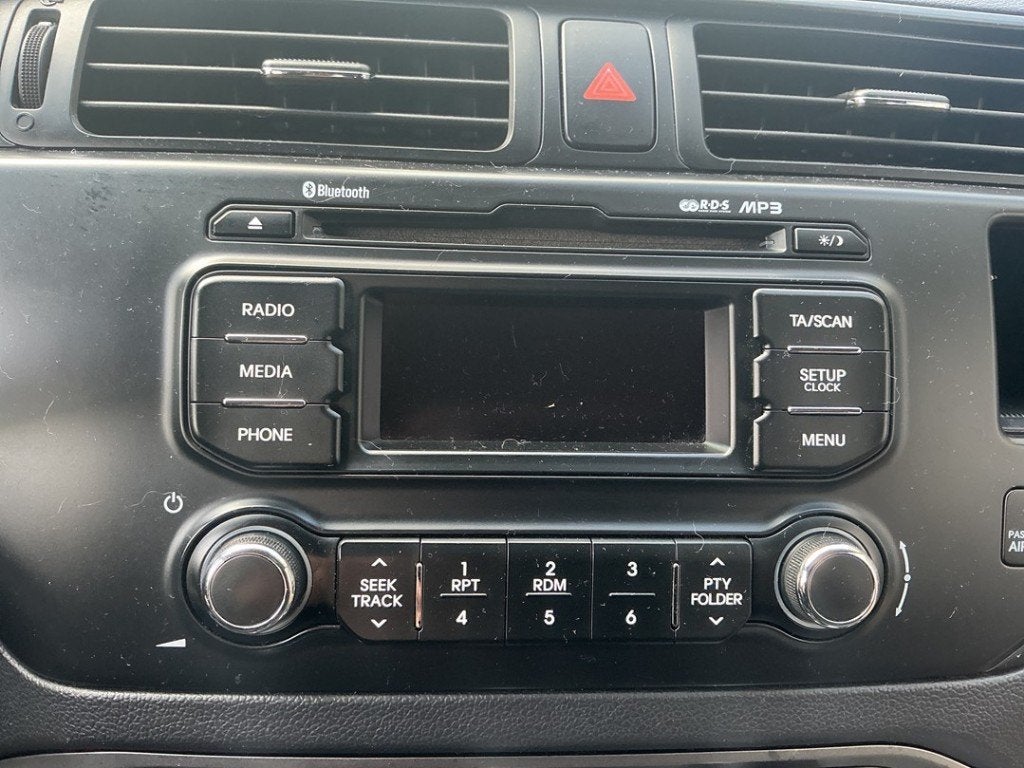 RADIO Kia Rio III (UB) (01-2011/12-2017), Autos : Pièces & Accessoires, Kia, Info@kia.de, Utilisé, Theodor-Heuss-Allee 11
60486  Frankfurt am Main, DE
