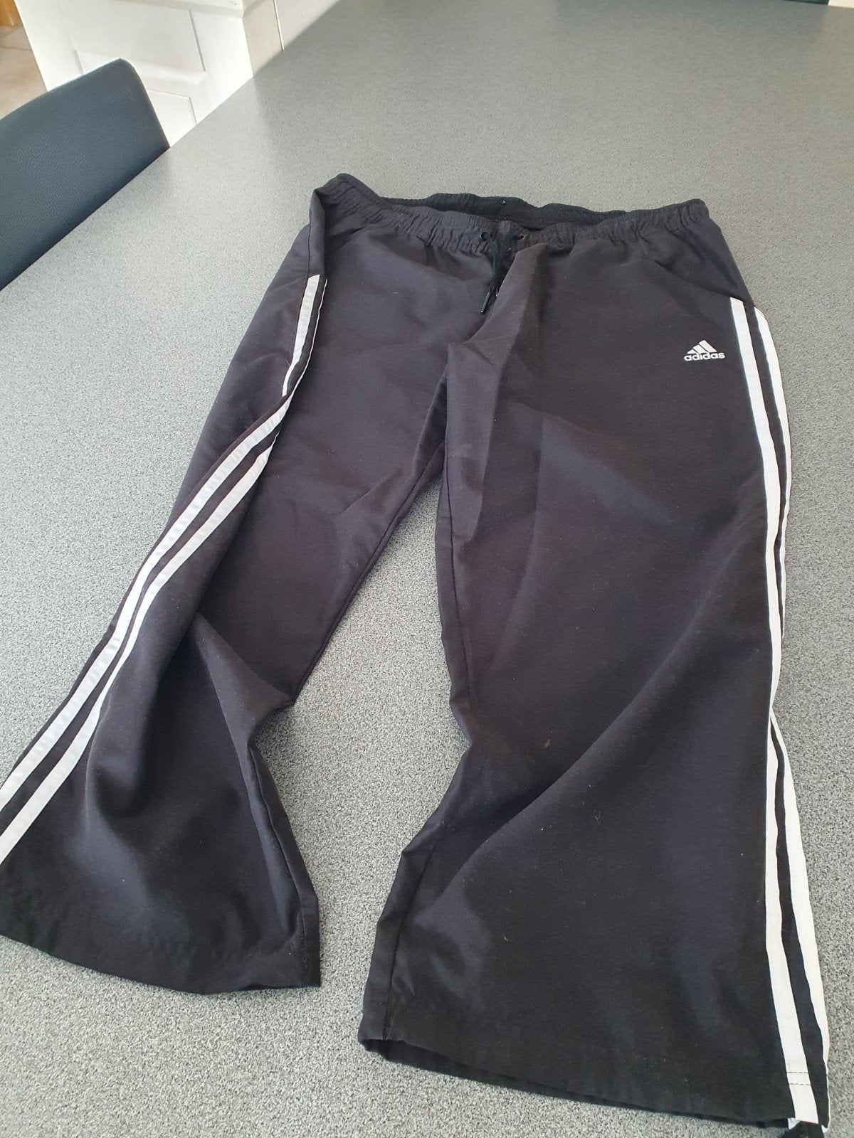 half lange sportbroek van Adidas., Taille 38/40 (M), Adidas, Course à pied ou Cyclisme, Enlèvement
