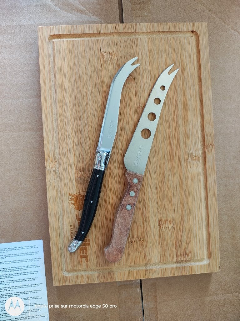 Planche +2 couteaux Laguiole, etc à fromage neufs, Enlèvement ou Envoi, Neuf, Laguiole