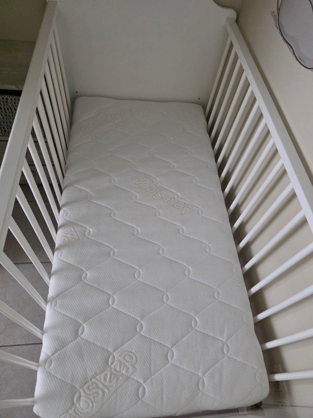 Lit pour enfant en bois robuste avec matelas, Enlèvement, Matelas