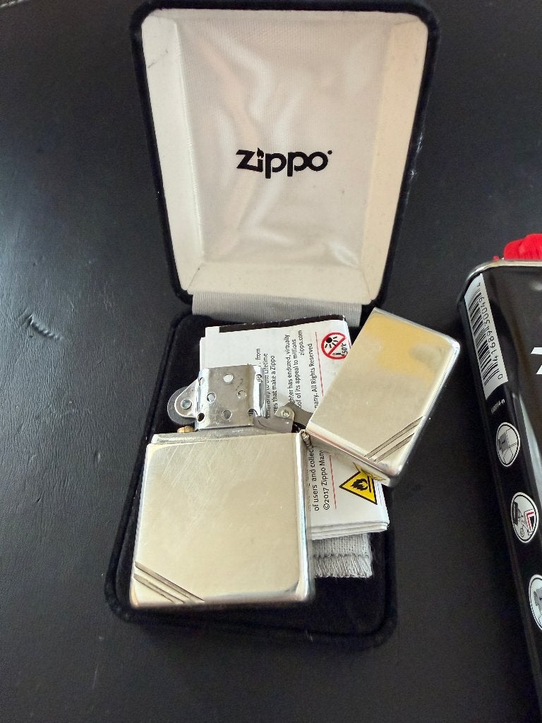 ZIPPO Sterling Silver High Polish - NEUF (jamais utilisé), Collections, Articles de fumeurs, Briquets & Boîtes d'allumettes, Neuf