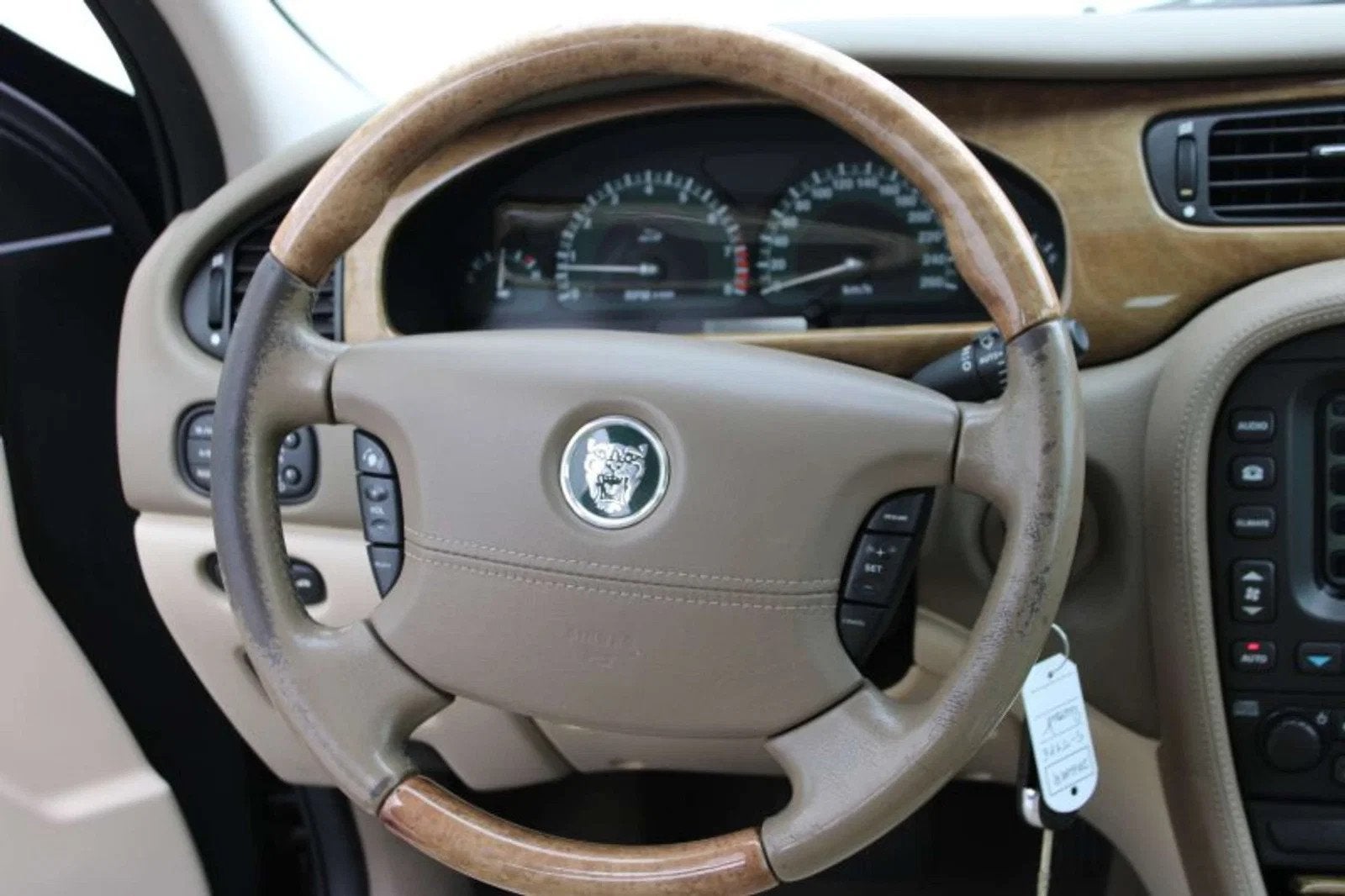 Jaguar S-Type (automatique), Autos, Type S, Achat, https://public.car-pass.be/vhr/166491d9-339e-41a6-b802-16f84c6ce078, Beige