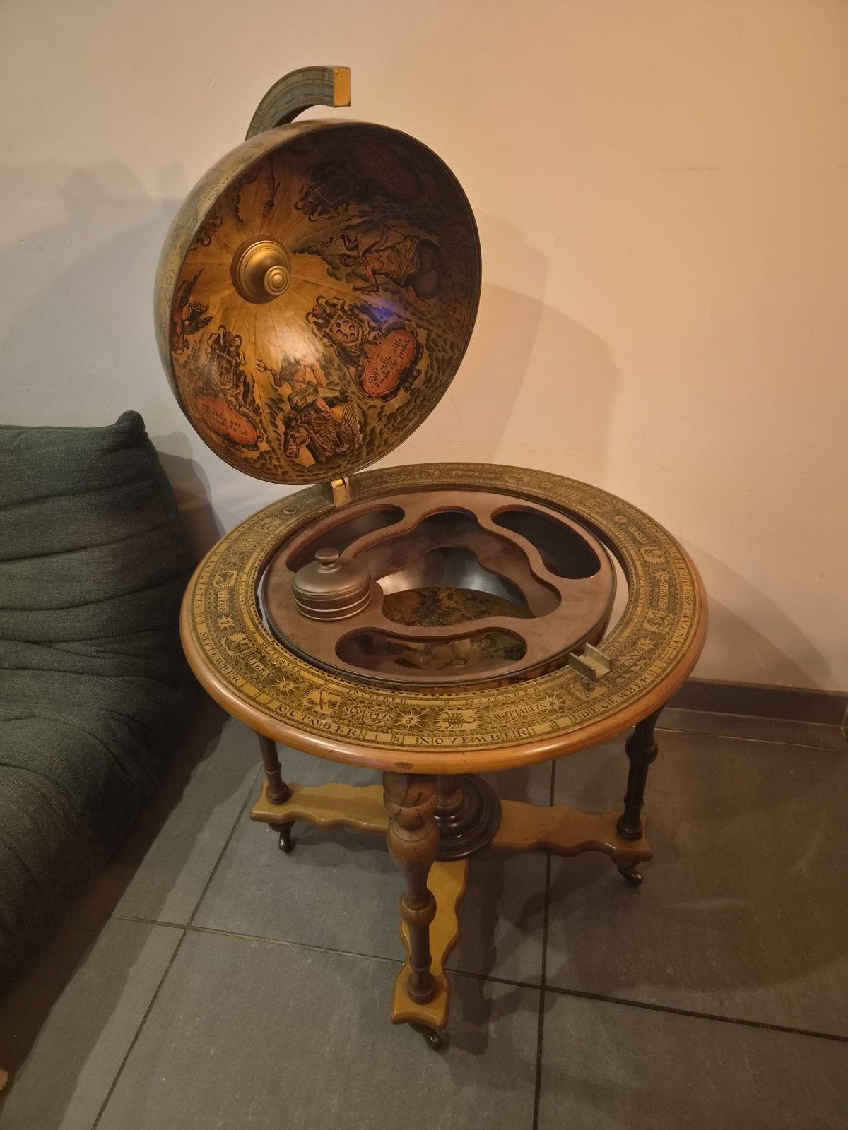 Vintage Globe Bar / Wereldbol Bar – Zodiac – op wieltjes, Huis en Inrichting, Ophalen, Gebruikt, Met opbergruimte, Globebar