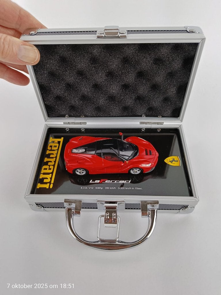 Flightcase met  1:43 LaFerrari, Auto's, Ferrari, Particulier, Overige modellen, Ophalen