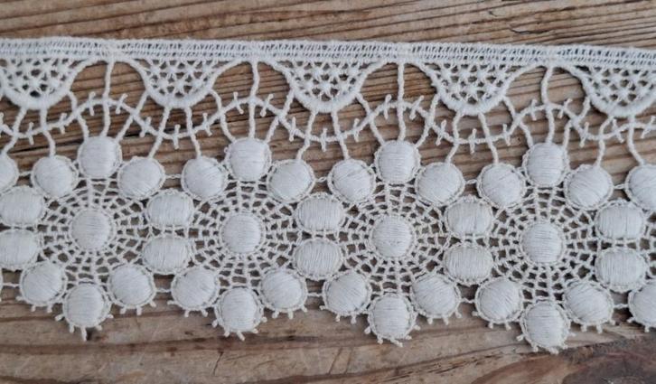 Frans brocante breed ecru kant, 8 cm, Antiek en Kunst, Ophalen of Verzenden