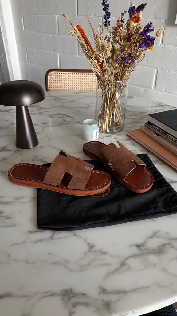 Sandalen Hermes Izmir design bruin suede 41, Vêtements | Hommes, Chaussures, Neuf, Chaussons, Enlèvement ou Envoi, Brun