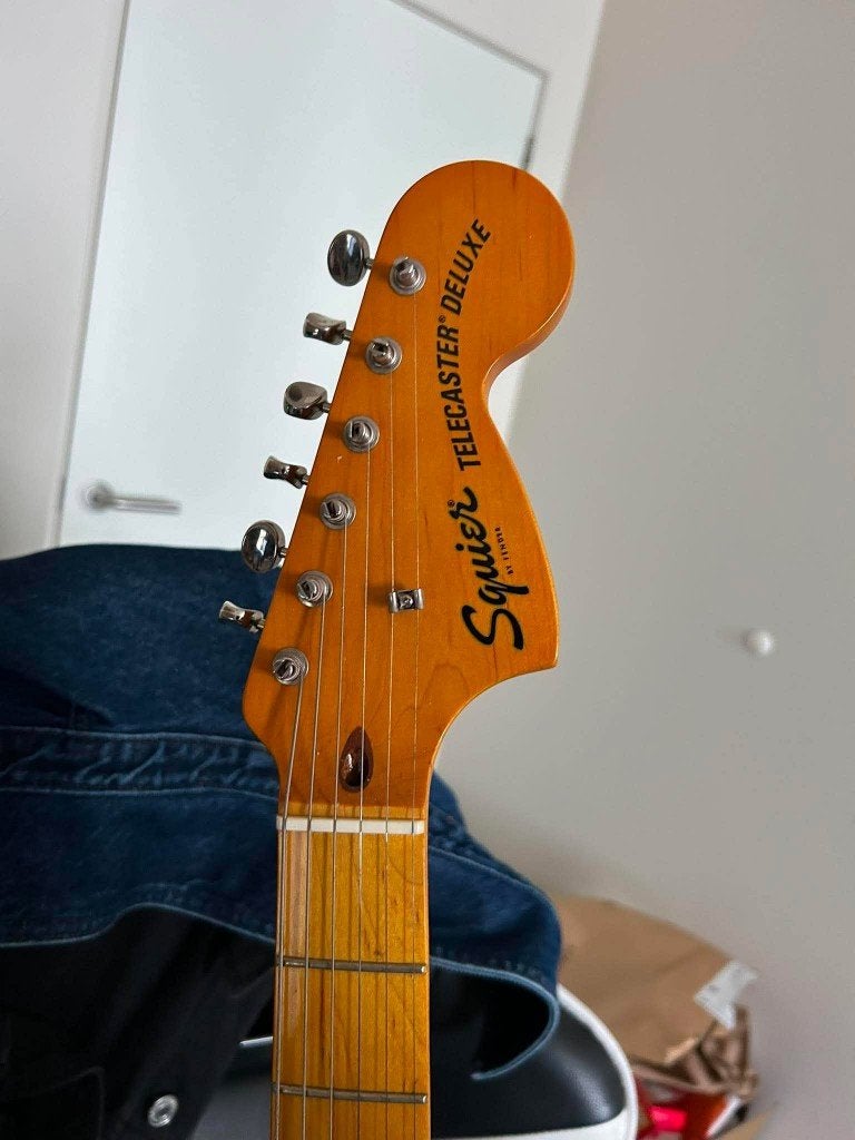Black squier telecaster deluxe electric gitaar set, Musique & Instruments, Instruments à corde | Guitares | Électriques, Fender