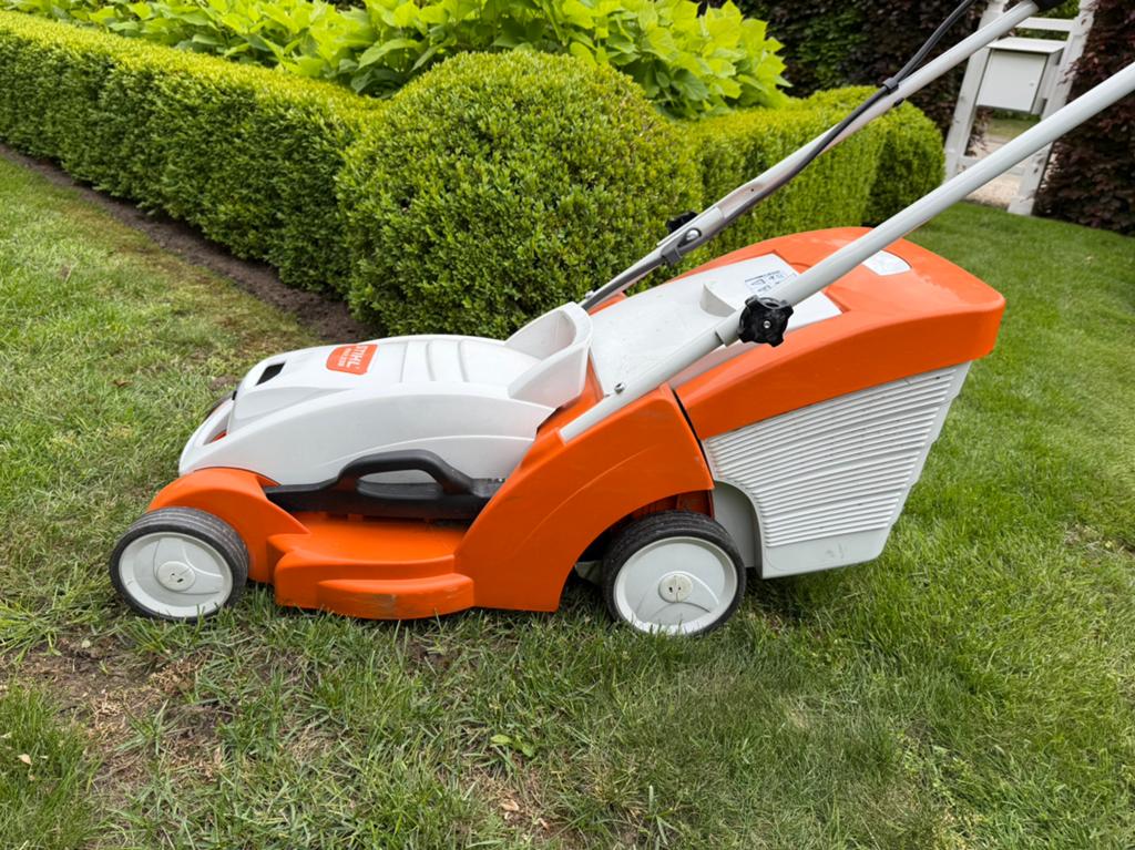 Modèle RMA 339, Tondeuses à gazon sur batterie, Tondeuse rotative, Comme neuf, Enlèvement