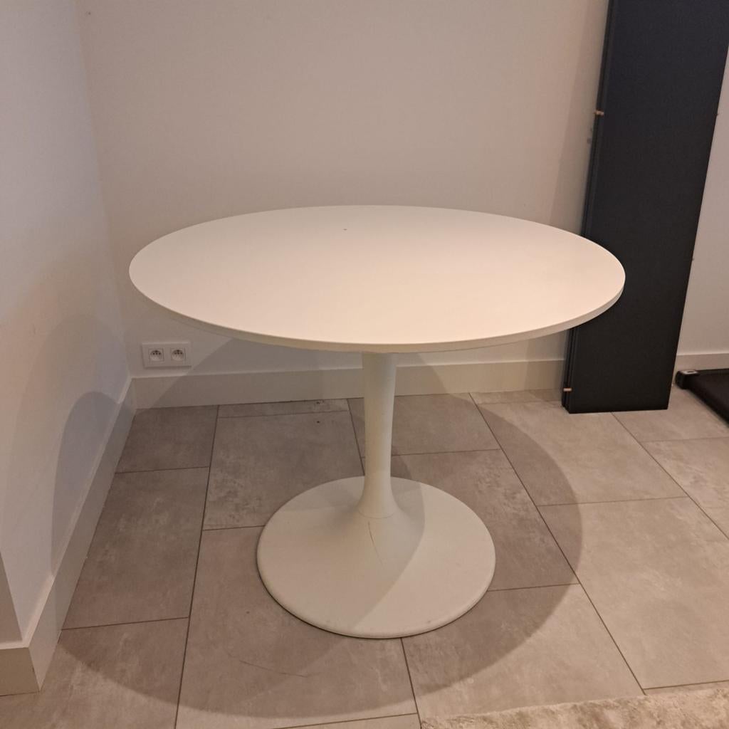 Table ronde en plastique blanc, Enlèvement, Comme neuf