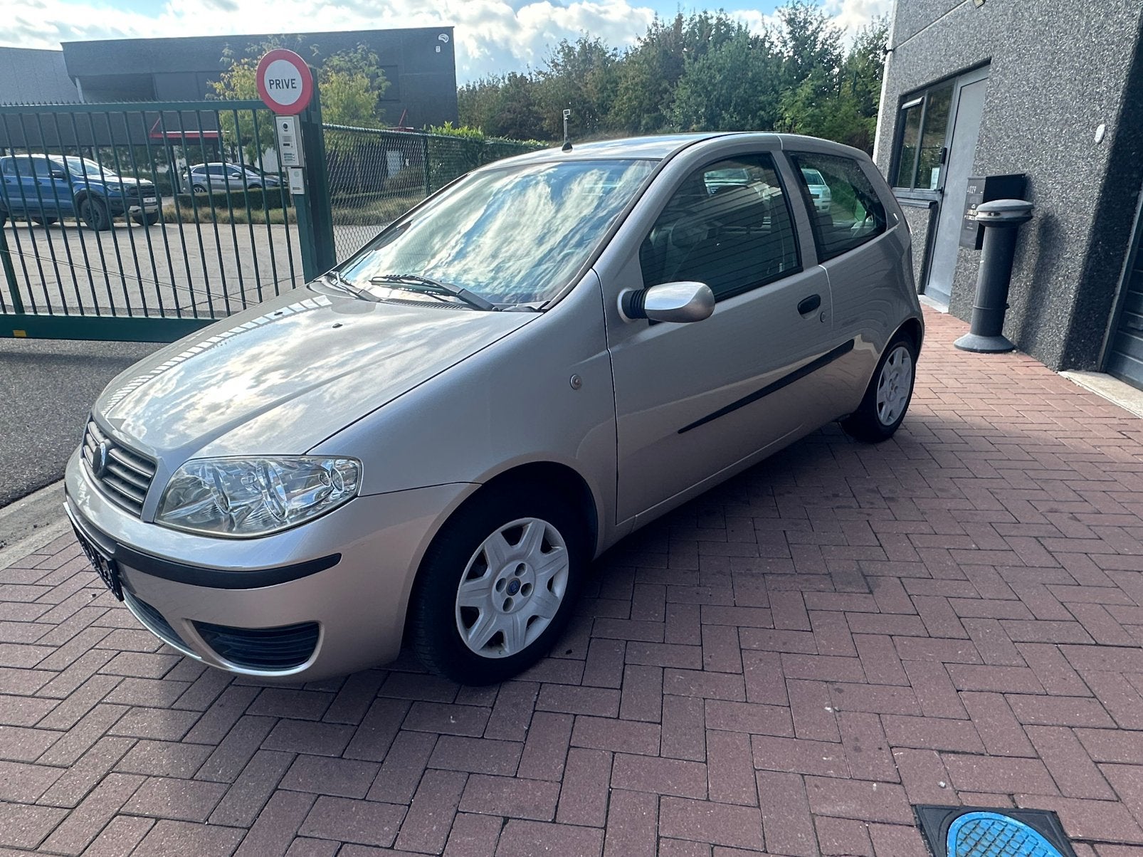 Fiat Punto 1.2 benzine €4 AUTOMAAT, GARANTIE, CarPlay, Auto's, Stof, 4 cilinders, USB, Bedrijf