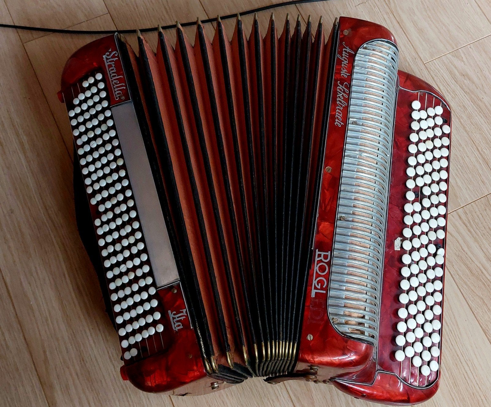 Mooie vintage rode Italiaanse knopaccordeon, Enlèvement, Accordéon à boutons