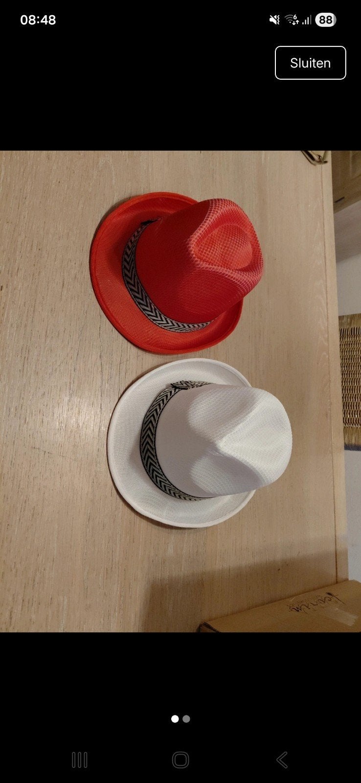 2 hoeden rood en wit, Ophalen of Verzenden, Zo goed als nieuw, Hoed