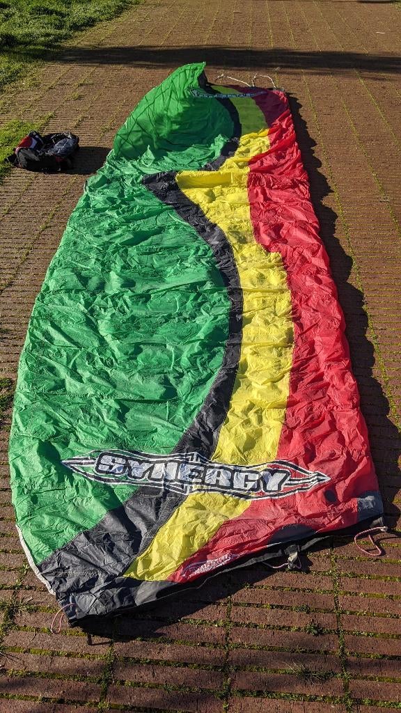 Peter Lynn Synergy vlieger 10 m² met stang (twinskin), Watersport en Boten, Kitesurfen, Gebruikt, Kite, 10 m², Geen board, Verzenden