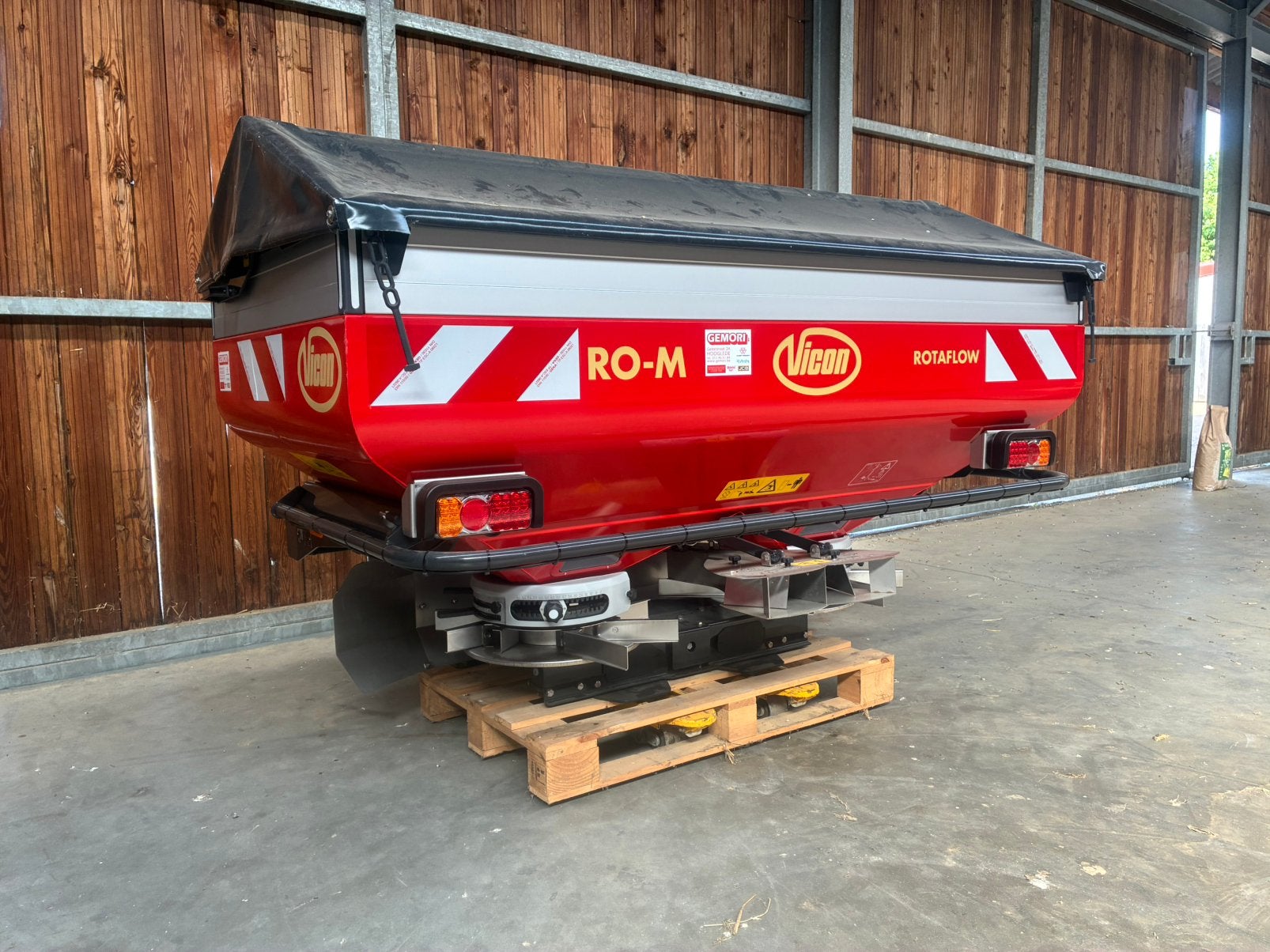 Kunstmeststrooier vicon ro m 1100 hydr bediend, Ophalen