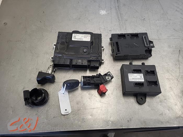 Ordinateur gestion moteur d'un Renault Trafic, Renault, -, 3 mois de garantie, Utilisé
