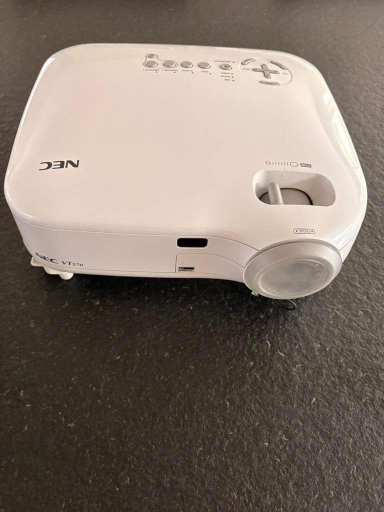 Beamer NEC vt 570, Audio, Tv en Foto, Beamers, Ophalen, Zo goed als nieuw