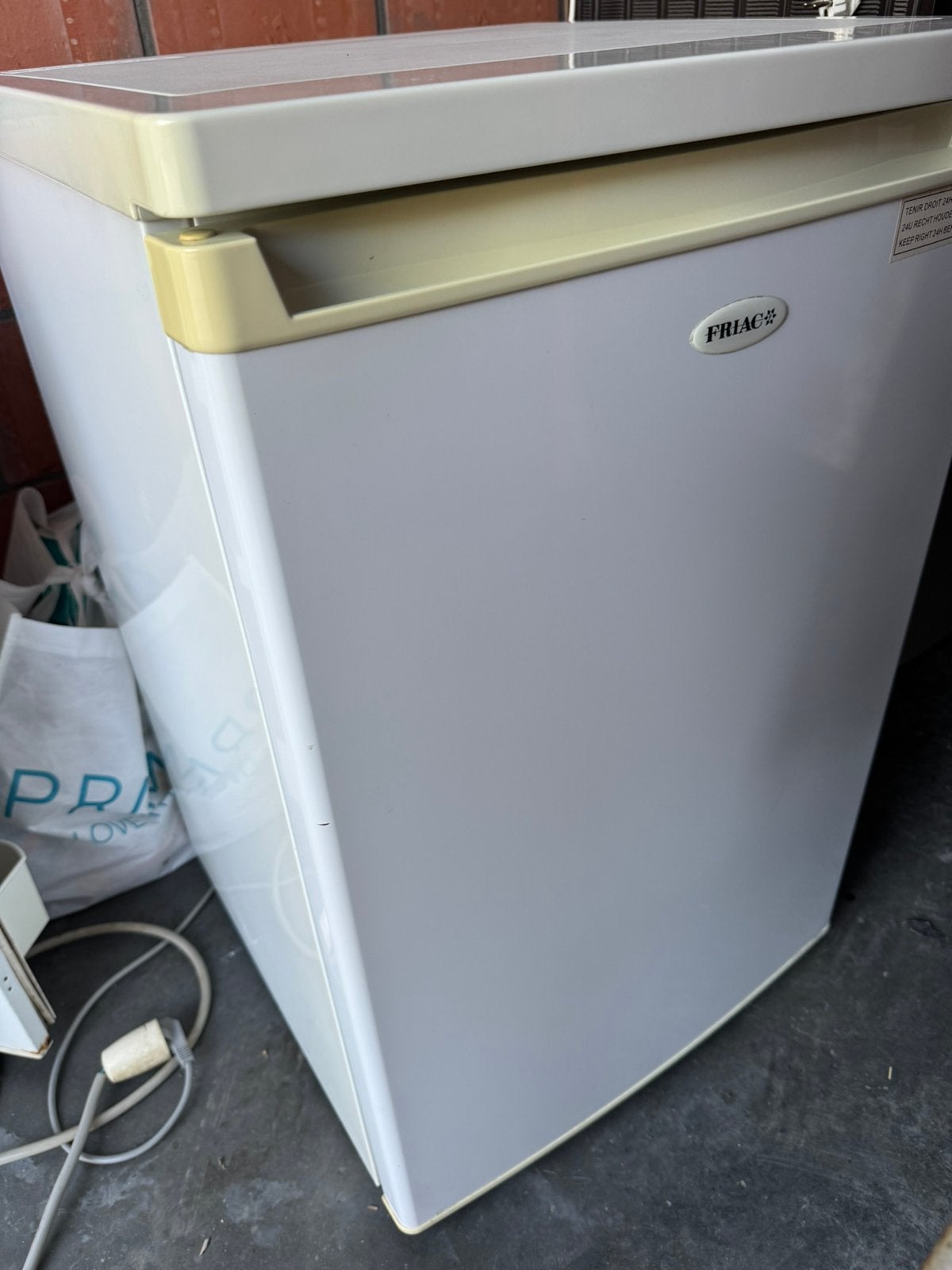 Petit frigo, Elektronische apparatuur, Vriezers en Diepvrieskisten, Ophalen of Verzenden, Zo goed als nieuw
