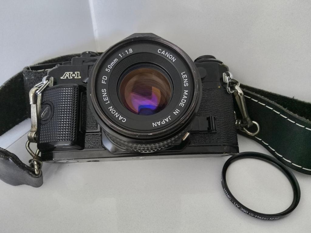 Appareil photo Canon A1 avec objectif 50 mm 1:1.8 et bracele, Enlèvement ou Envoi, Utilisé, Reflex miroir, Canon