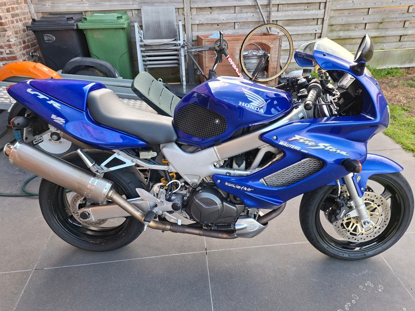 Honda VTR 1000 V2, Motoren, Particulier
