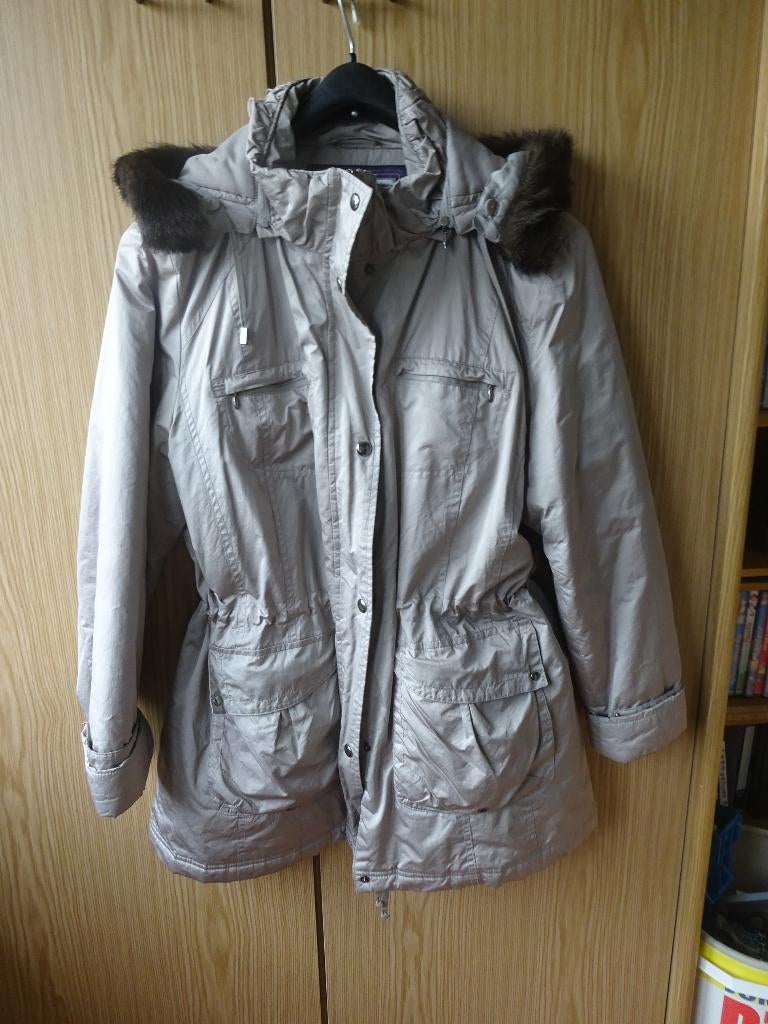 Beige winterjas voor dames maat 42-44 in zeer goede staat, Ophalen of Verzenden, Gedragen, Maat 42/44 (L), Beige