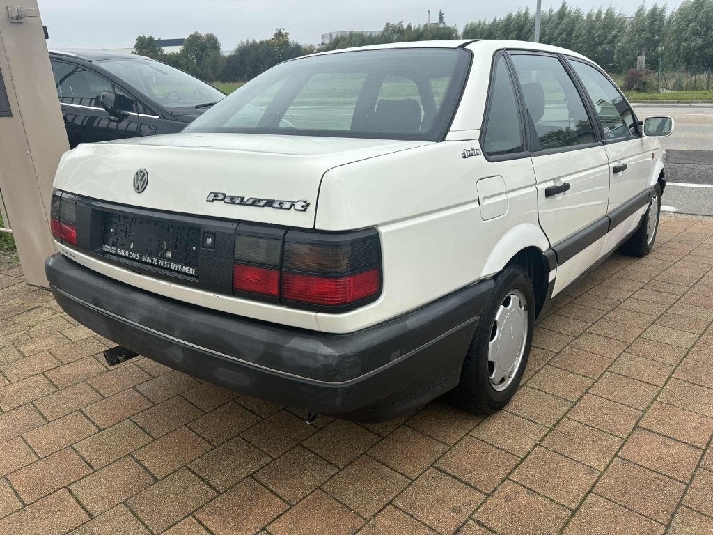 Voiture classique Volkswagen Passat 1800 cc, Autos, Achat, 4 portes, Entreprise, Berline