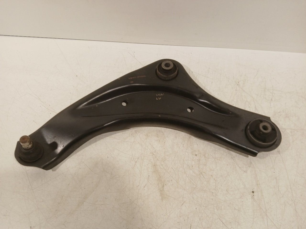 Draagarm links voor Nissan Juke, Onderdelen@venauto.nl, Van der Ven Autorecycling B.V., Gebruikt, Ettenseweg 76, 4706 PB Roosendaal, The Netherlands