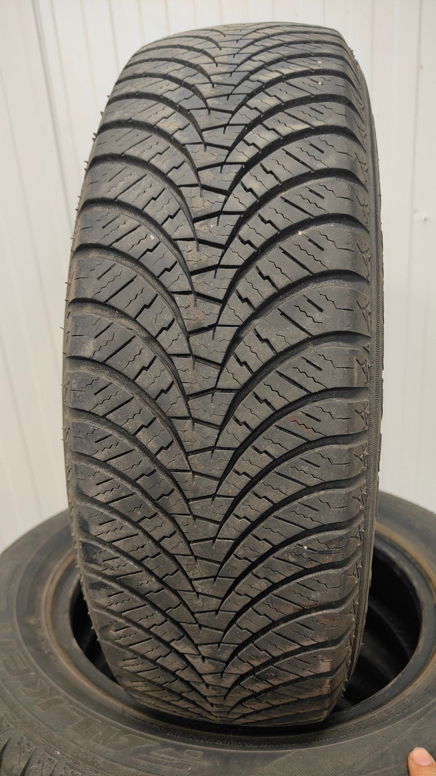 165/65r14 falken 30€, chacun avec montage