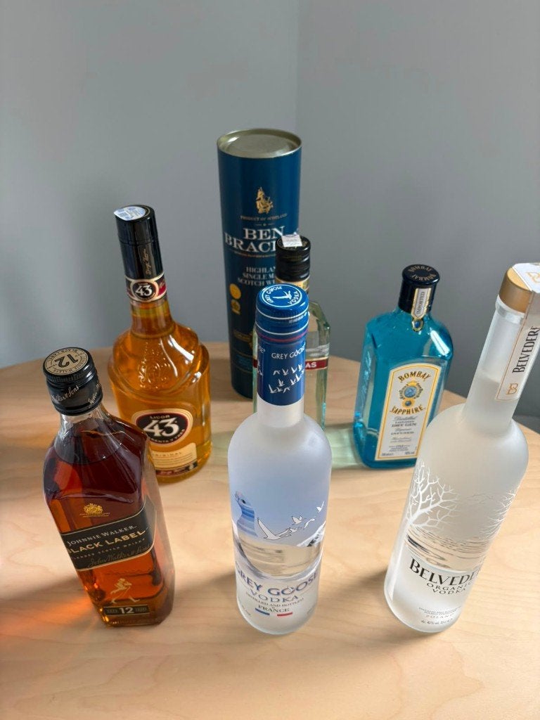 Lot de 7 bouteilles spiritueux, Collections, Vins, Neuf, Autres régions, Pleine, Enlèvement