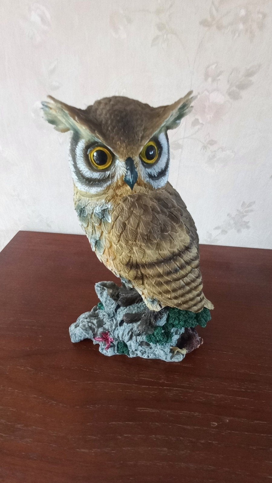 Decoratiebeeldje van uil op rots, Ophalen